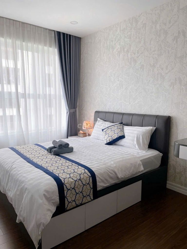 Rent many apartments, two bedrooms and three Sunrises, enough furniture, in place.
