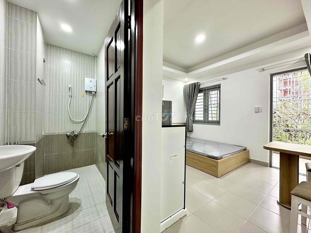 A kitchen bedroom, balcony private laundry on C1.