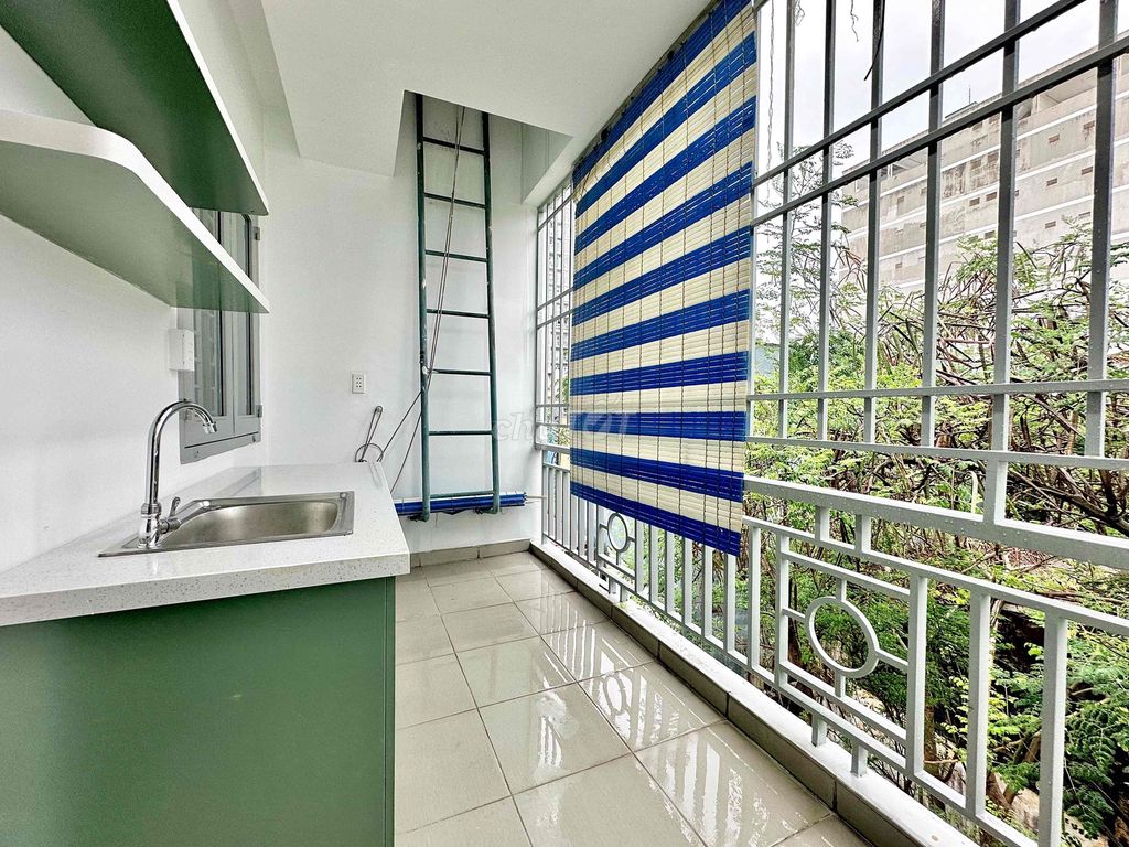 A kitchen bedroom, balcony private laundry on C1.