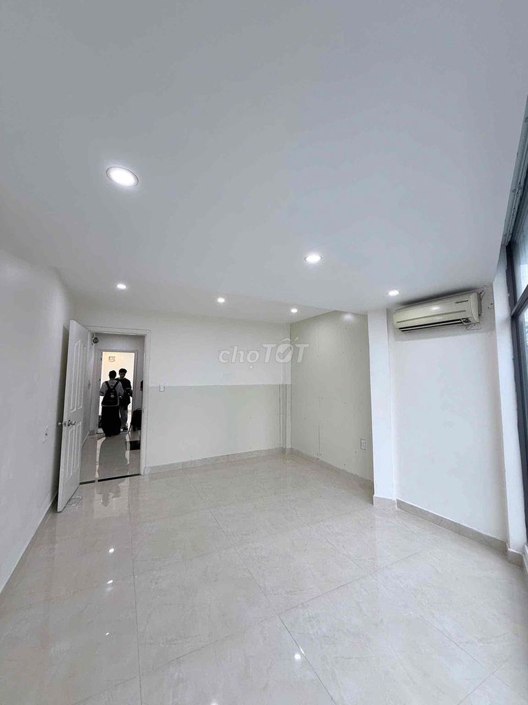 Check out the Phan Đăng Lưu Phú Nhuận cash room.