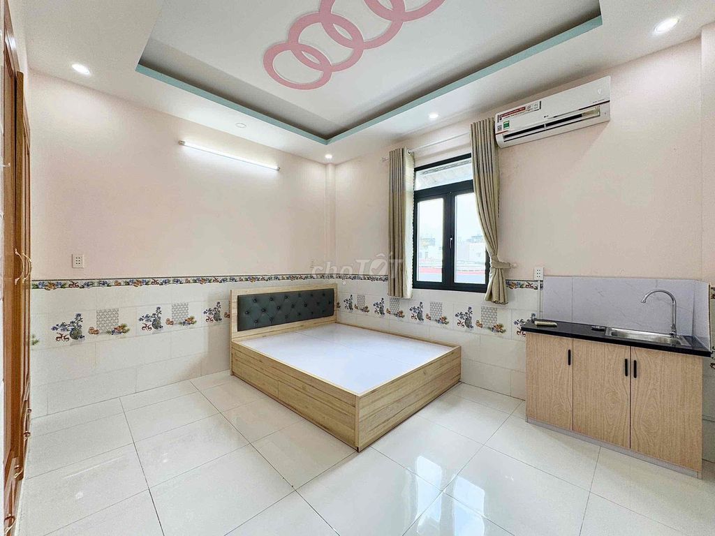 Rent the sky window studio full interior near youart to the advantage