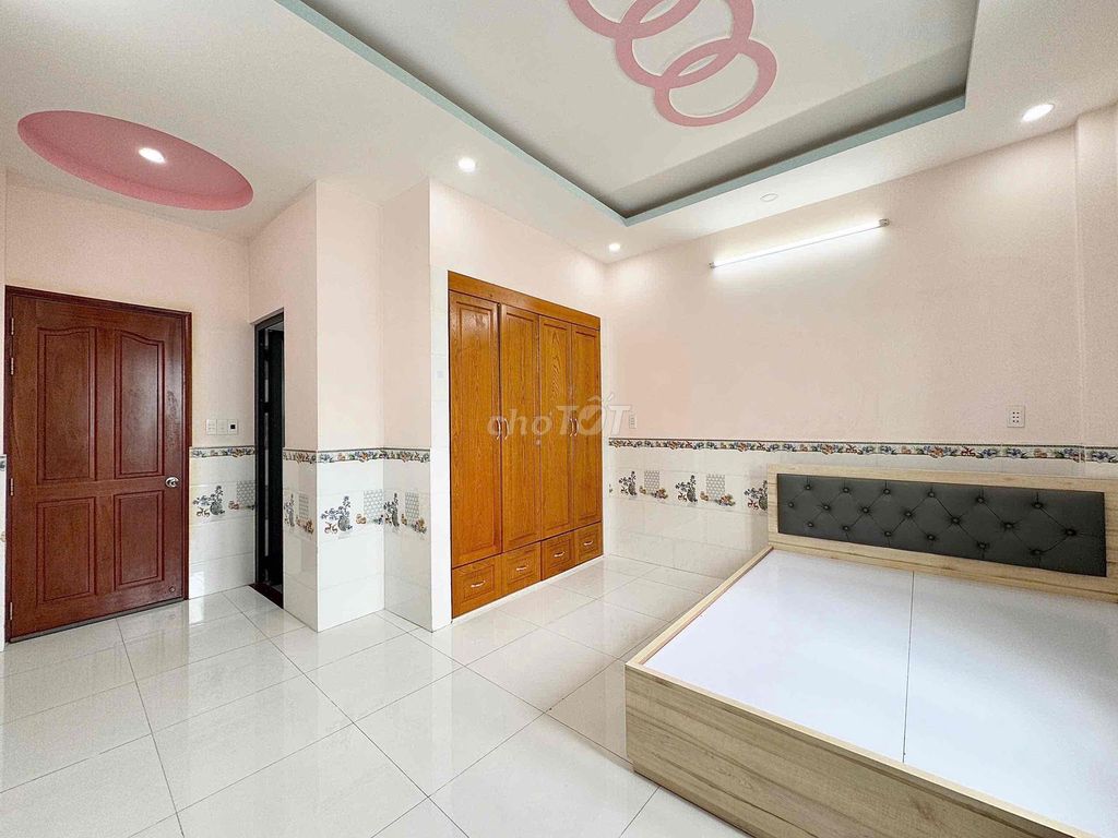 Rent the sky window studio full interior near youart to the advantage