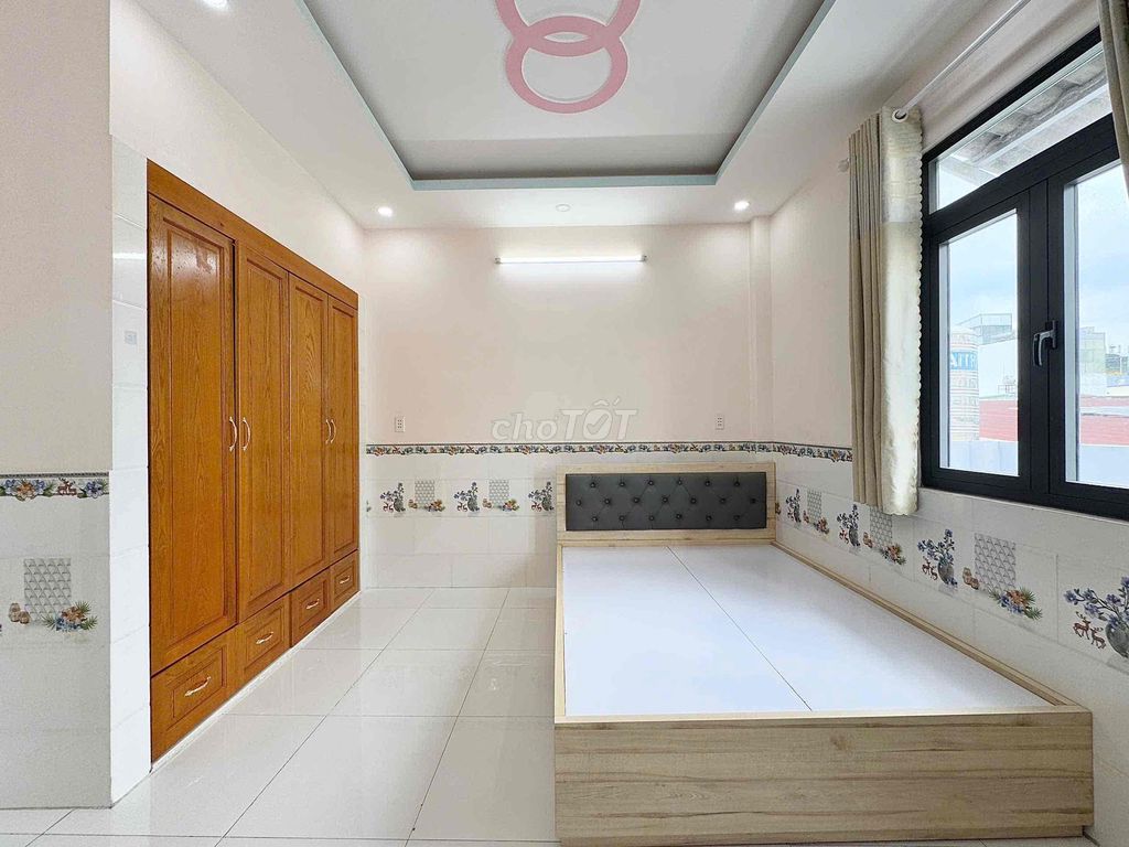Rent the sky window studio full interior near youart to the advantage