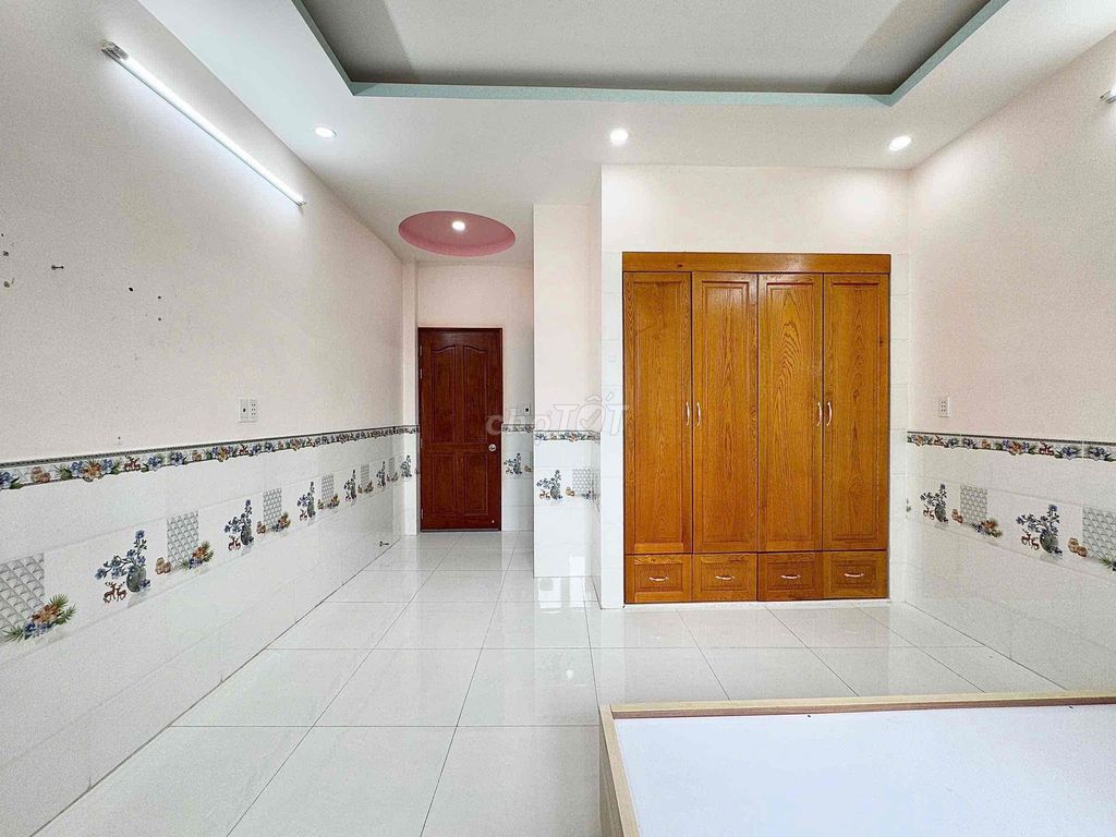 Rent the sky window studio full interior near youart to the advantage