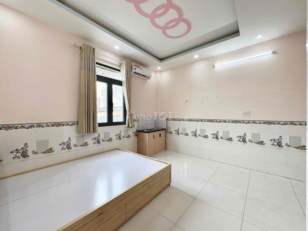 Rent the sky window studio full interior near youart to the advantage