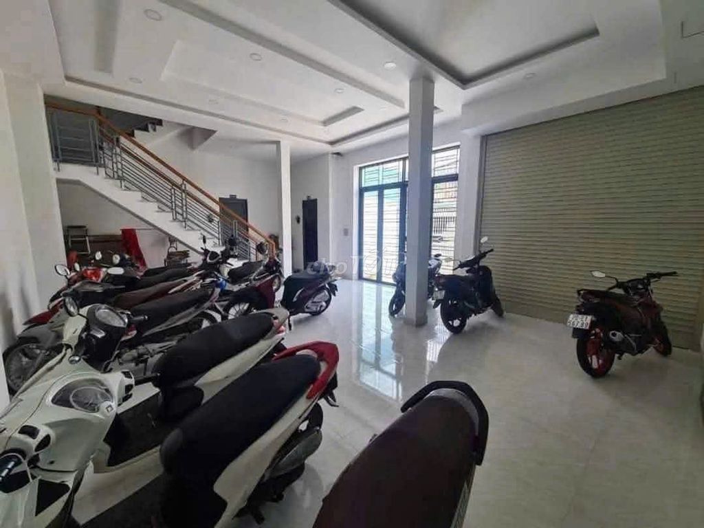 The 20mm apartment has windows, Nguyễn Thái Sơn air conditioning.
