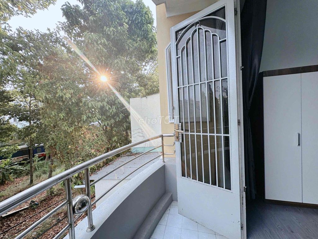 Rent the balcony view green tree tree tree right out of the Bắc Hải private inch