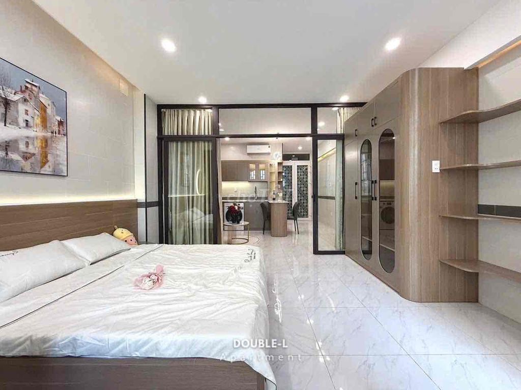 The apartment's a full interior bedroom in Cống Quỳnh District 1.