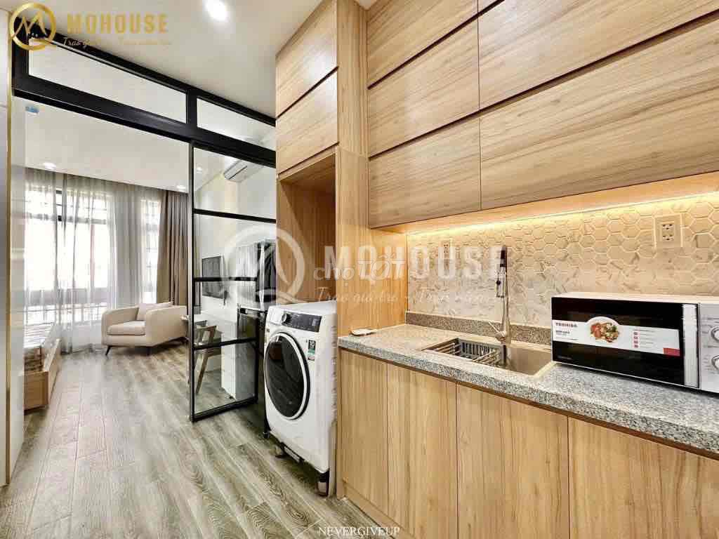 Rent a Hai Bà Trưng balcony bedroom near Tân Định Market, District 3.