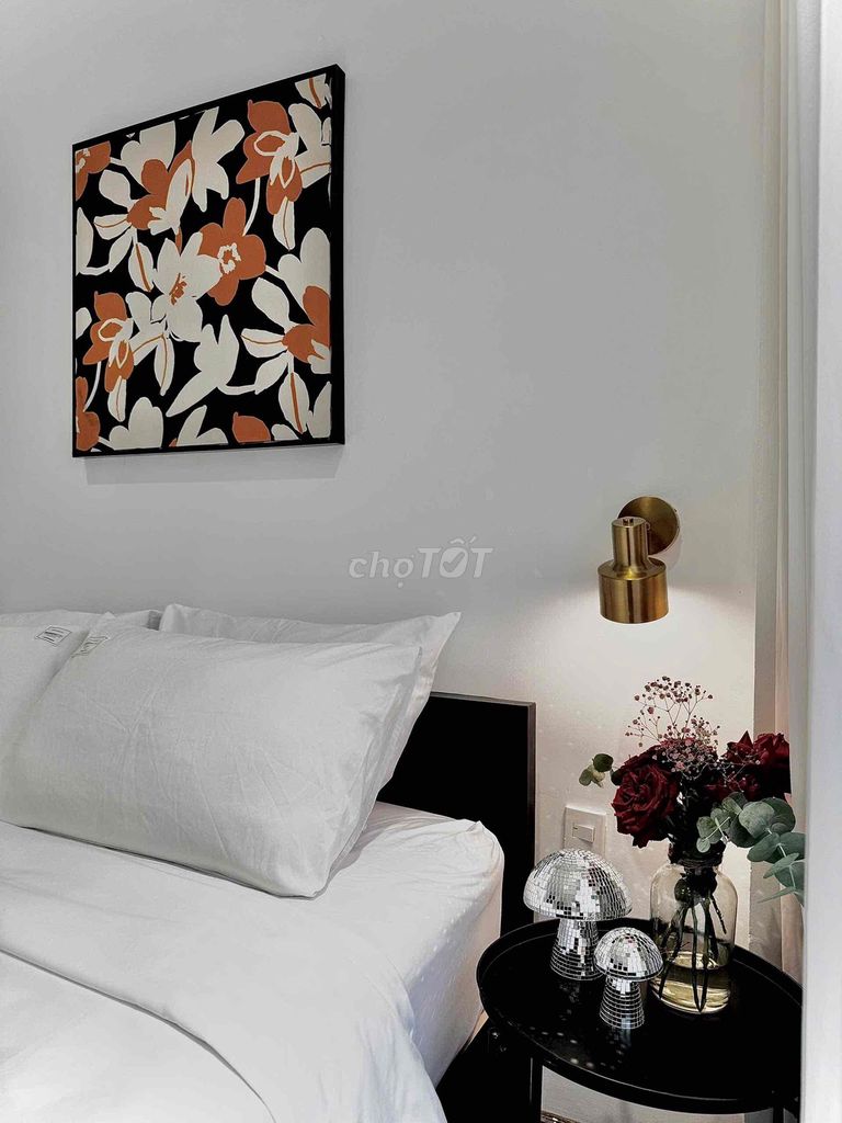 Rent a big Võ Văn Tần balcony bedroom near New Tspaw Market.