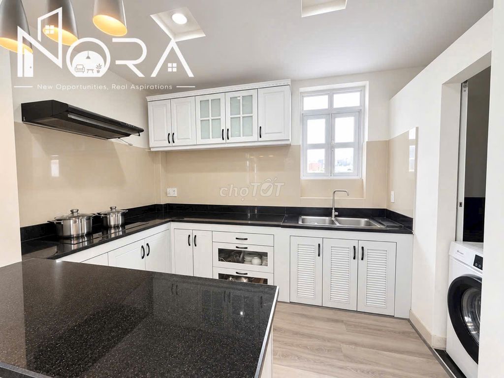 The apartment is two-size balcony bedrooms. Close to the seven-way stand.