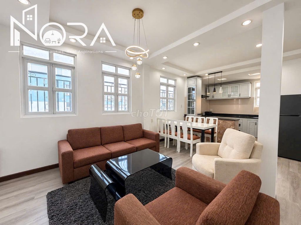 The apartment is two-size balcony bedrooms. Close to the seven-way stand.