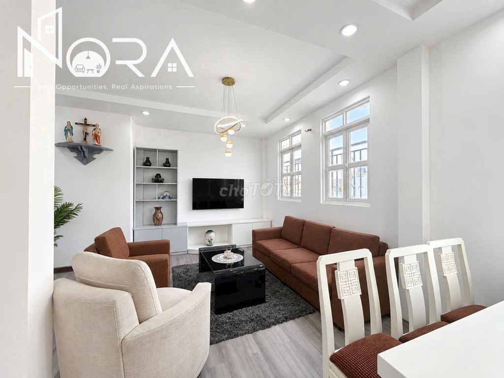 The apartment is two-size balcony bedrooms. Close to the seven-way stand.