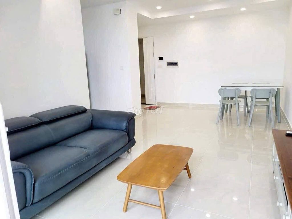 Two apartments are empty. Sacom 3-3. 584.