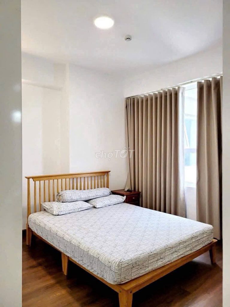 Two apartments are empty. Sacom 3-3. 584.