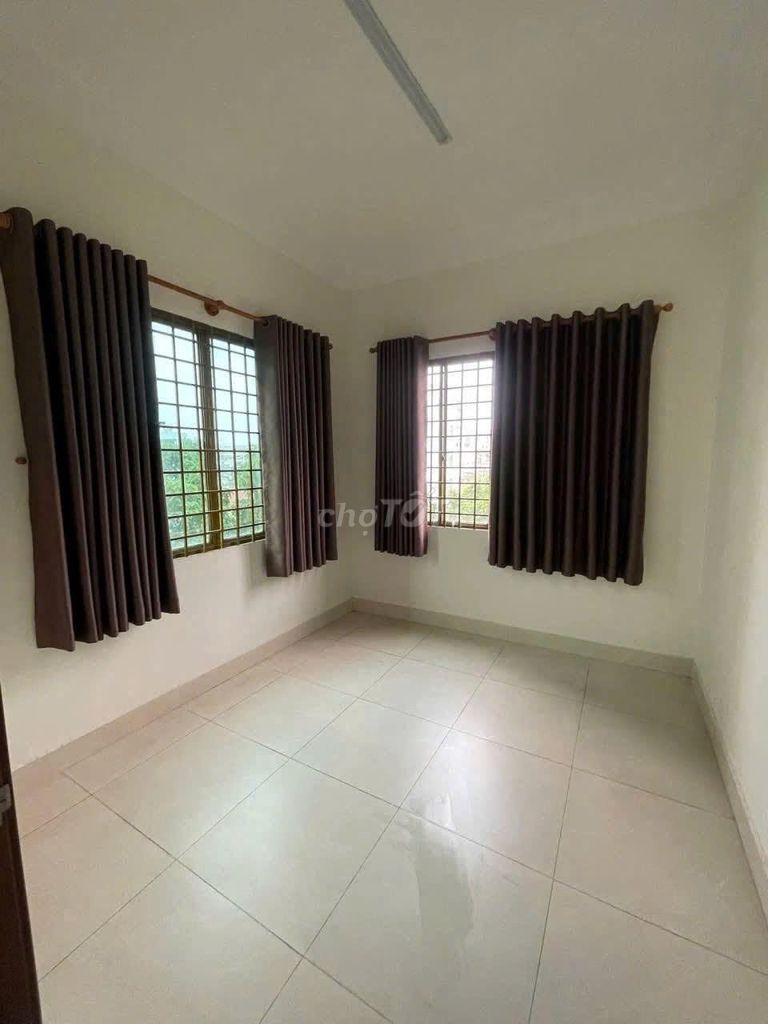 Three, no furniture, two bedrooms, 85 meters, ten million a month.