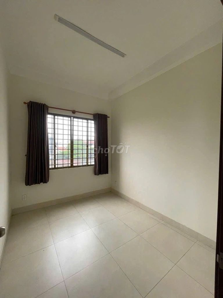 Three, no furniture, two bedrooms, 85 meters, ten million a month.