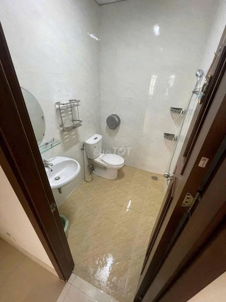 Three, no furniture, two bedrooms, 85 meters, ten million a month.
