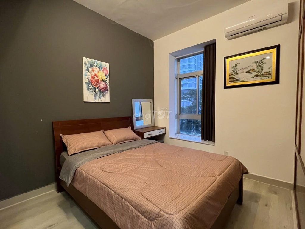 Rent Saigonres Plaza apartment 3 interior bedrooms 16 million a month.