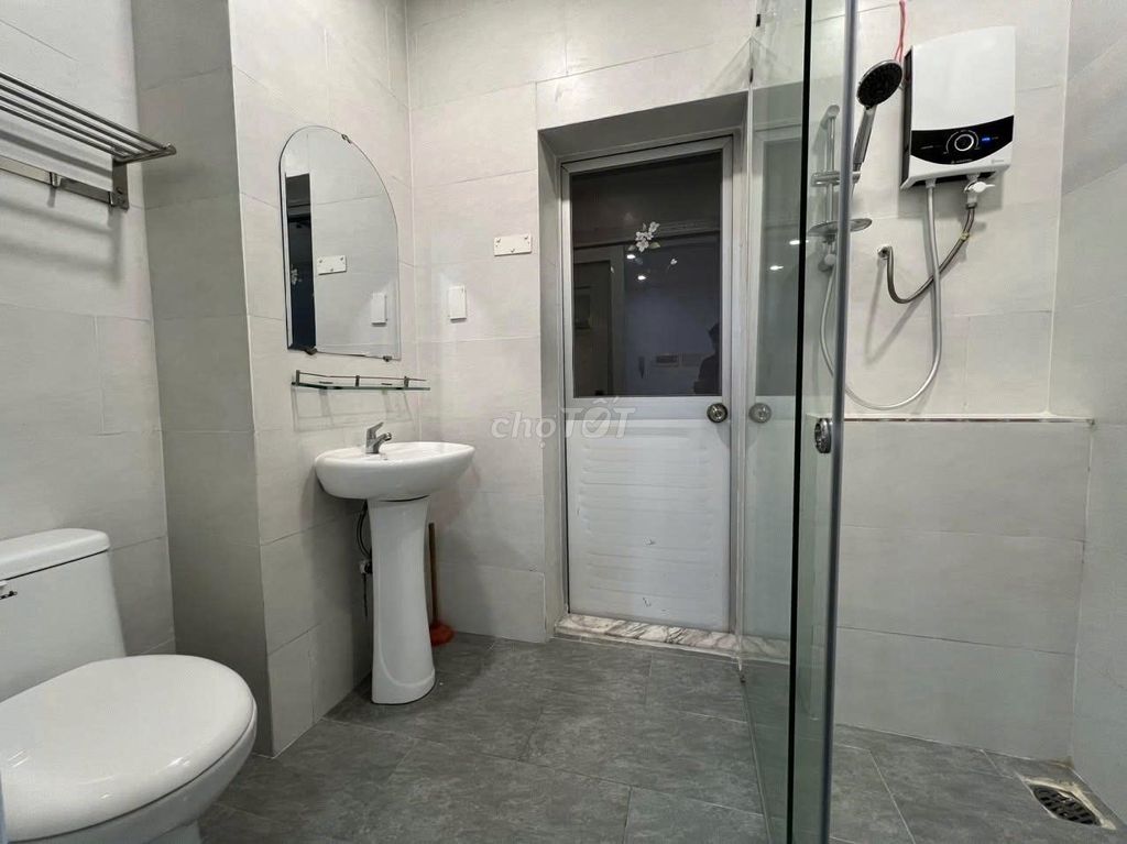 Rent Saigonres Plaza apartment 3 interior bedrooms 16 million a month.