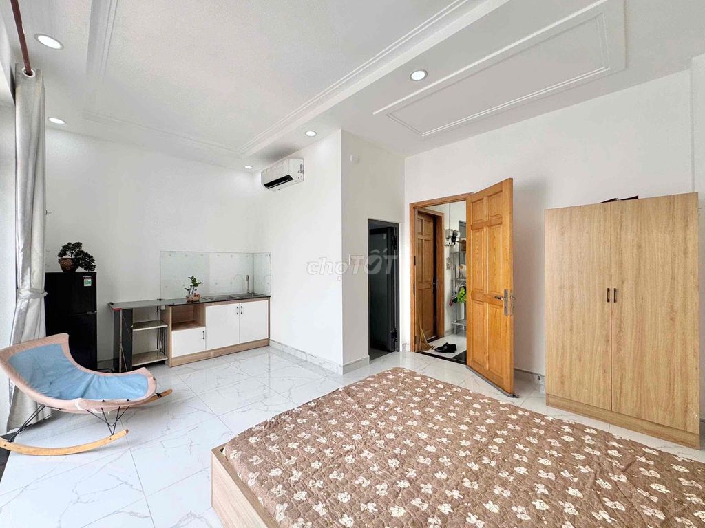 Rent Studio Service Full Seven, right near the height of Y-Slipper