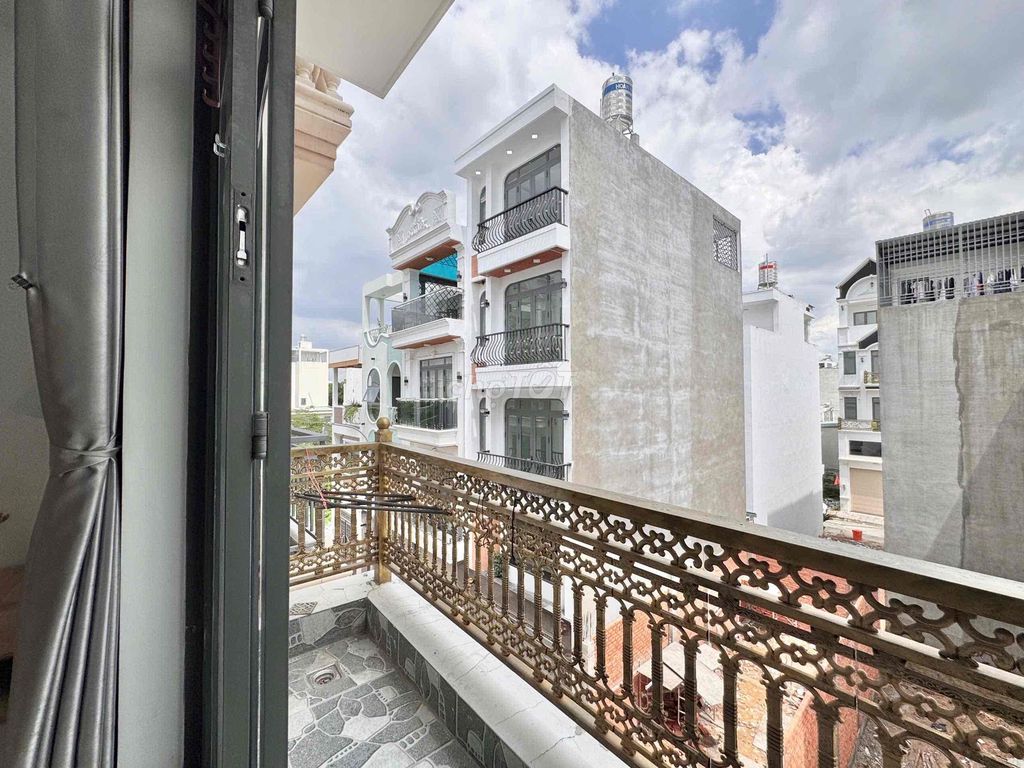 Rent Studio Service Full Seven, right near the height of Y-Slipper