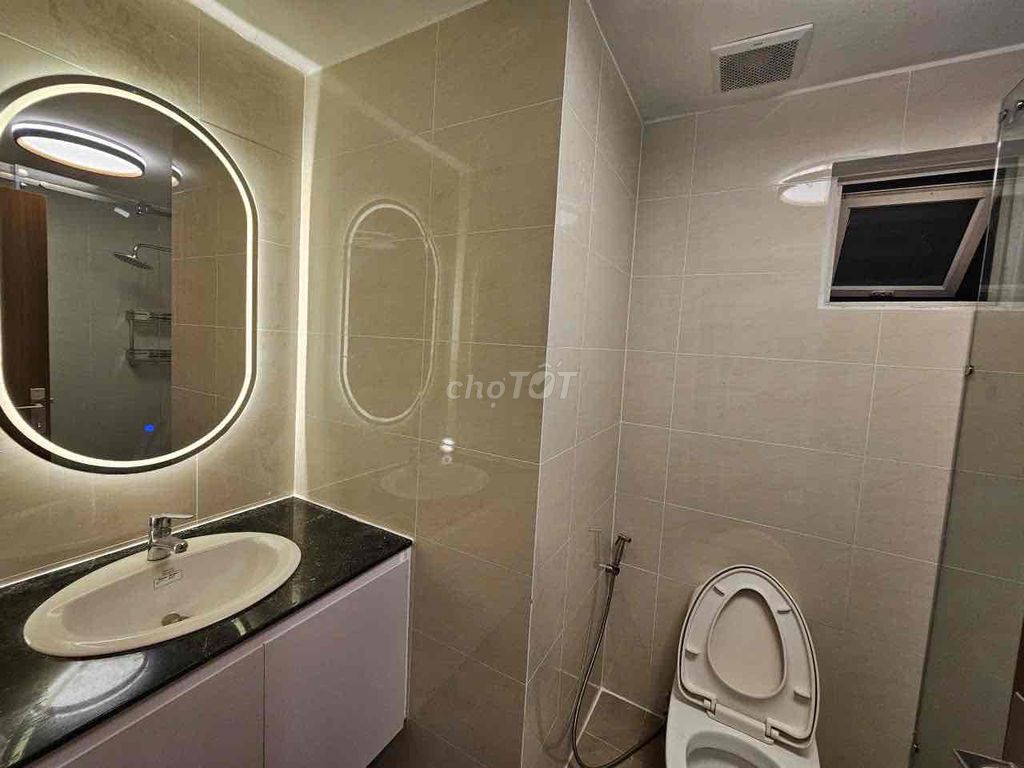 Share a small bedroom in 3 GoldHouse English bedrooms