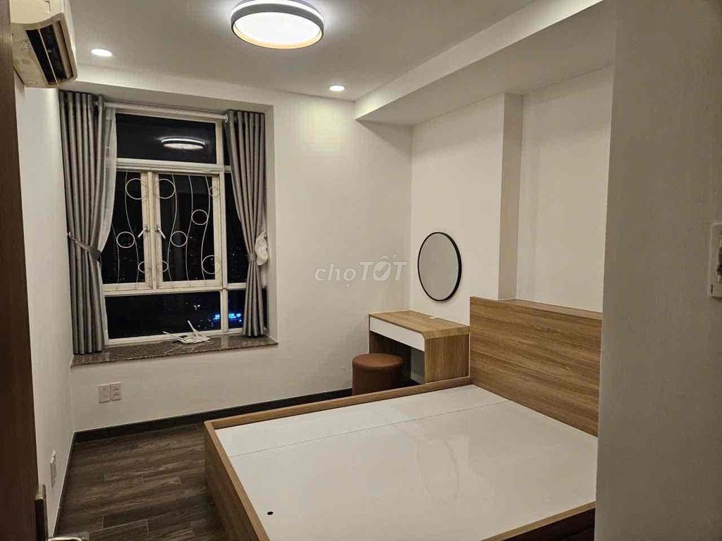 Share a small bedroom in 3 GoldHouse English bedrooms