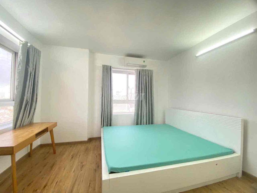 Three bedrooms 120 m2 Copac Square in 4th.