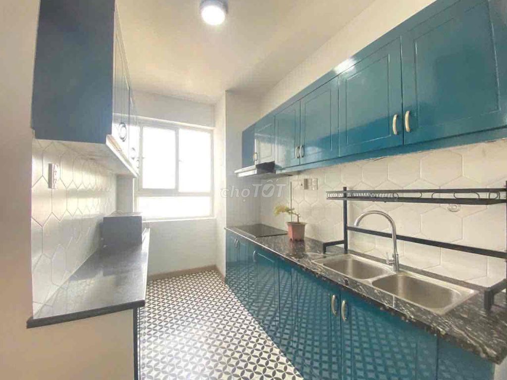 Three bedrooms 120 m2 Copac Square in 4th.
