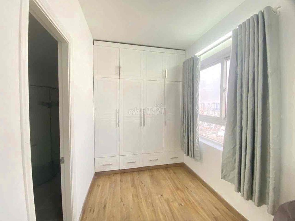 Three bedrooms 120 m2 Copac Square in 4th.
