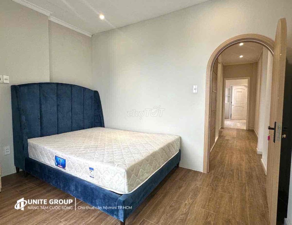 Right on the line - 2 Bedrooms District 1 - 4