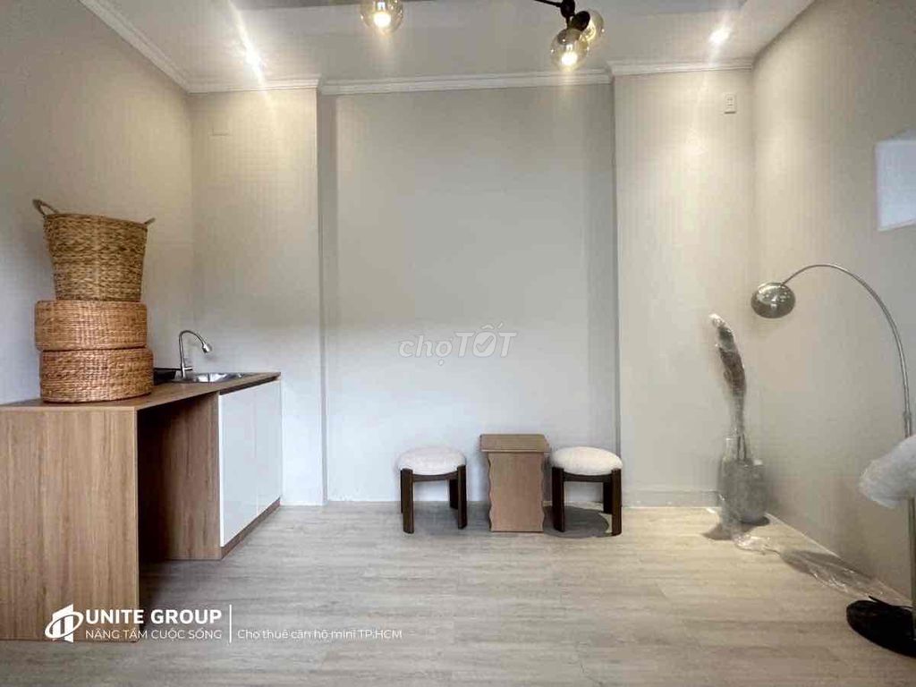 Right on the line - 2 Bedrooms District 1 - 4
