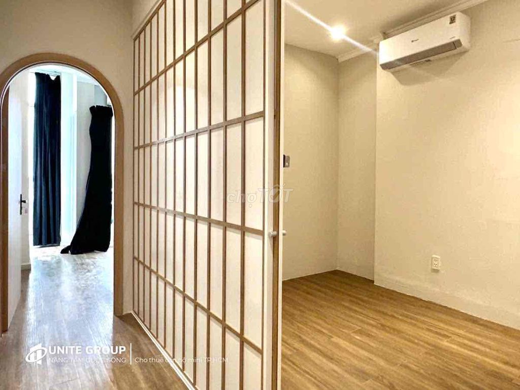 Right on the line - 2 Bedrooms District 1 - 4