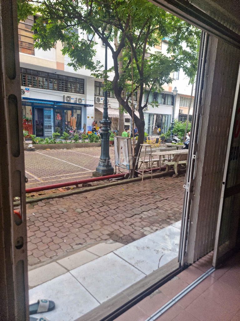 We need to share the Dupix Dirt 3 bedroom area 90 meters 2 South Long District 7 at 2.5 million