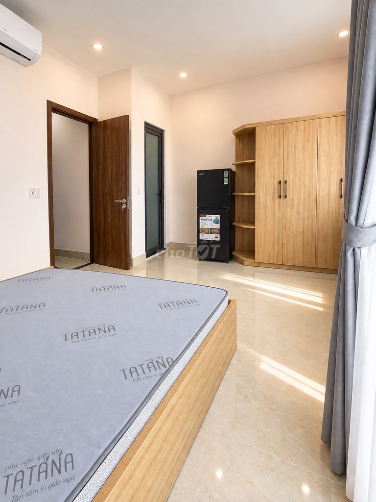 The service apartment is a high-end interior - an elevator - 20 meters - just the old ql13