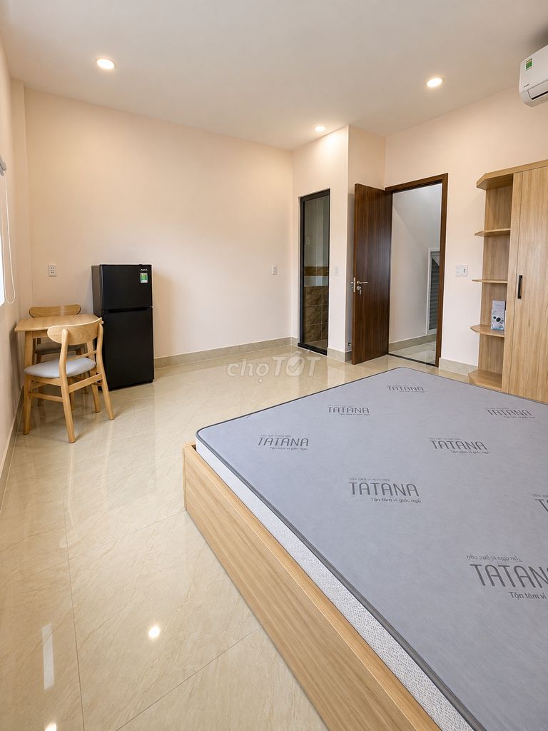 The service apartment is a high-end interior - an elevator - 20 meters - just the old ql13