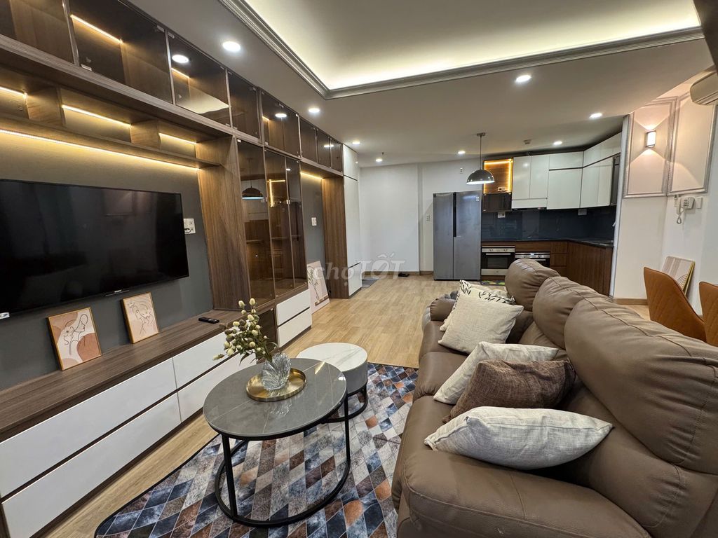 The cargo basket rents a lot of C/C district 10 Xi Grand Court. One bedroom two bedroom 3 bedrooms.