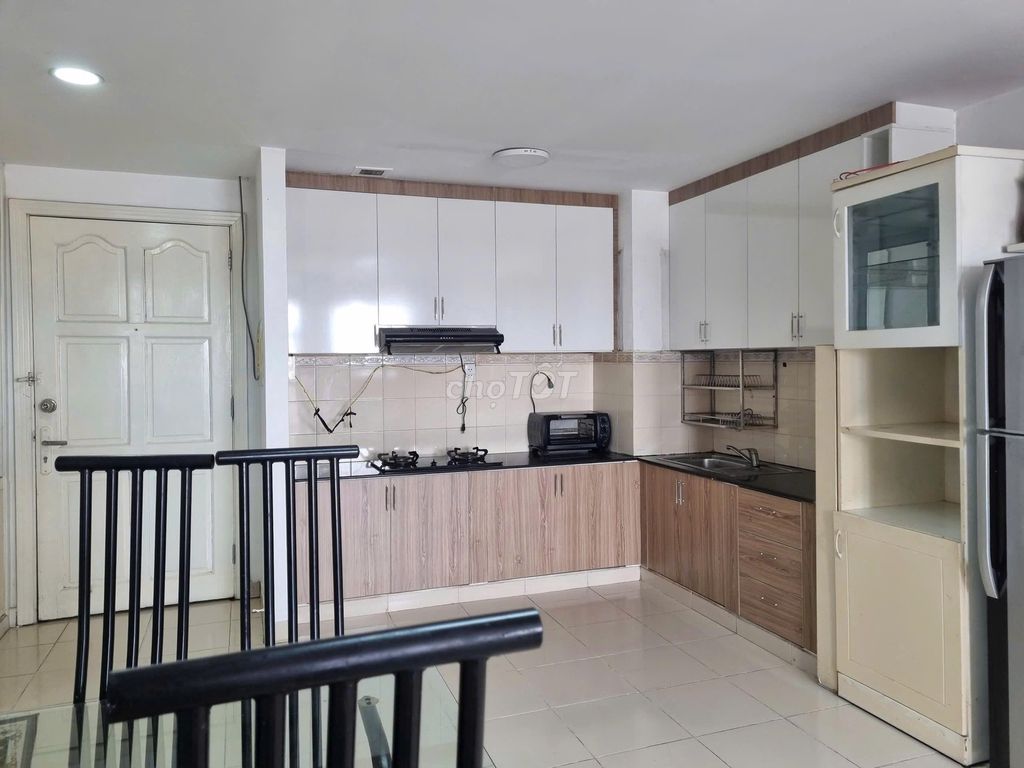 August March Revolution, Kooi Seven-Two Bedrooms