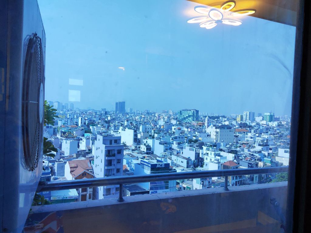 Two bedrooms. Two high-level toilets. Nice view -- renting Screc Tower just 12 million a month.