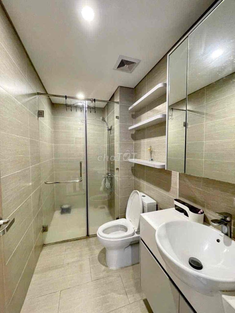 We'll rent two bedrooms, two toilets.