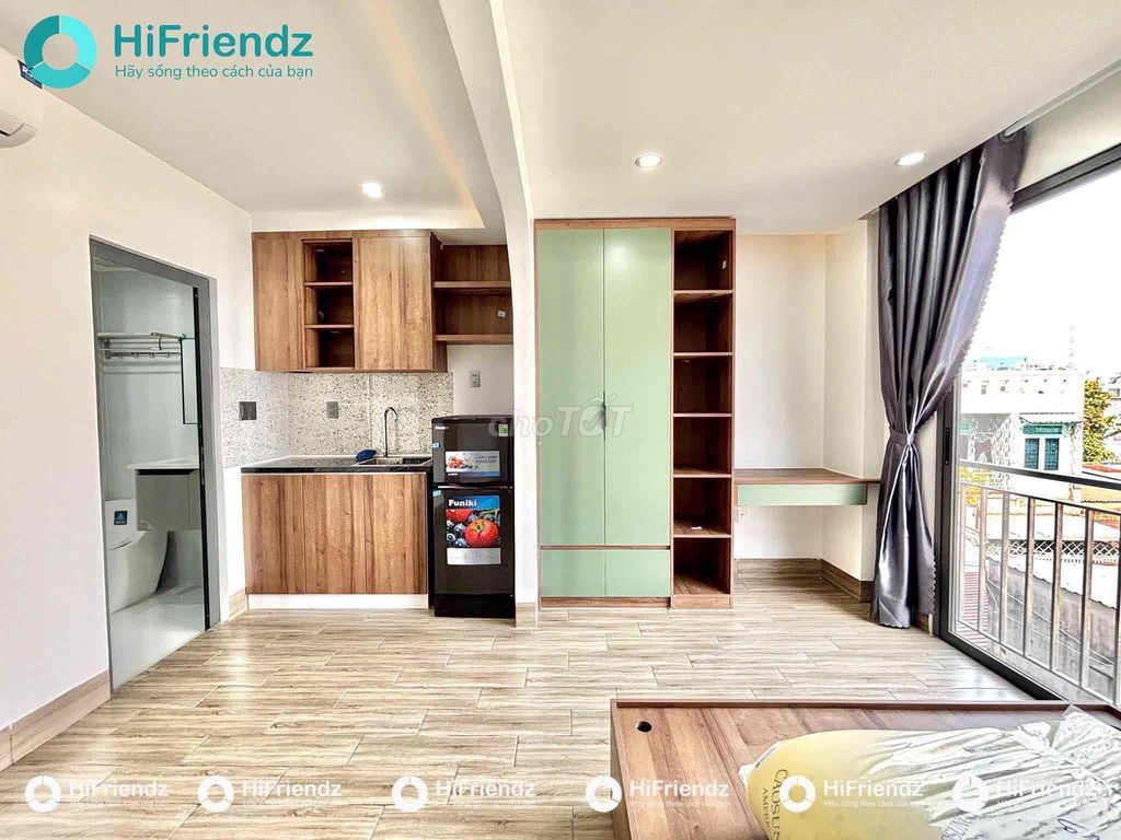 The studio is a full-lit bandicol building right at Huỳnh Văn Nghệ.
