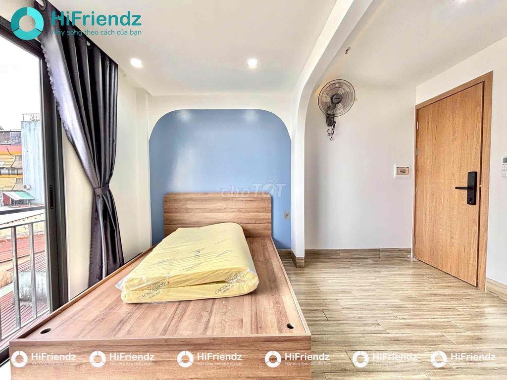 The studio is a full-lit bandicol building right at Huỳnh Văn Nghệ.