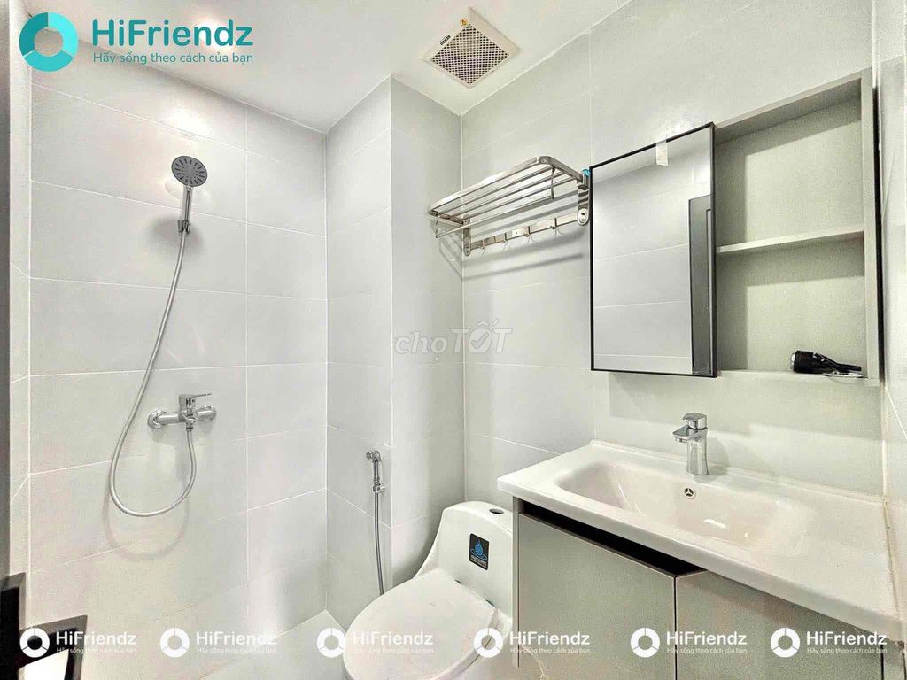 The studio is a full-lit bandicol building right at Huỳnh Văn Nghệ.