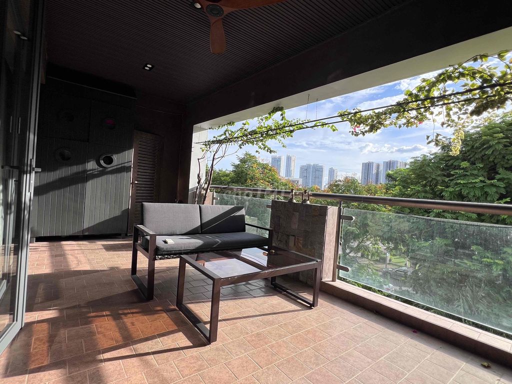 A state-of-the-art apartment, District 7 area 137 M2, two bedrooms, two super-beautiful toilets.
