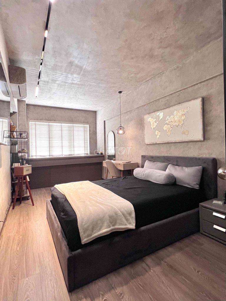 A state-of-the-art apartment, District 7 area 137 M2, two bedrooms, two super-beautiful toilets.