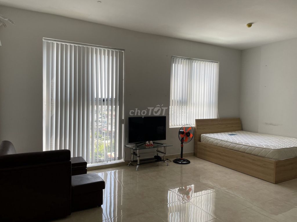It's the owner who rents Qq225 meters a full bedroom 10 million a month.