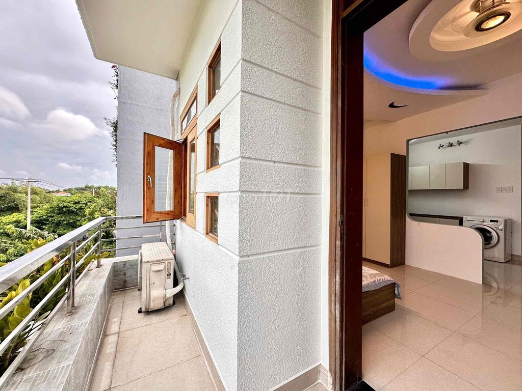 L.A.D.D.'s, full interior, close totte Nguyễn Văn Lượng.