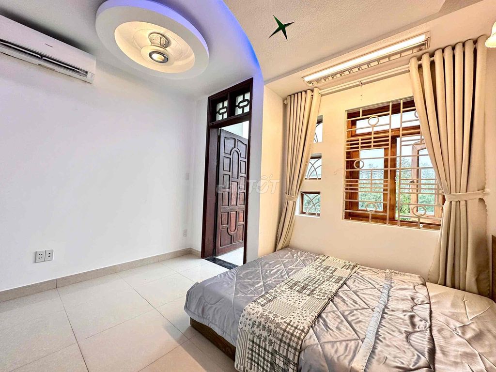 L.A.D.D.'s, full interior, close totte Nguyễn Văn Lượng.