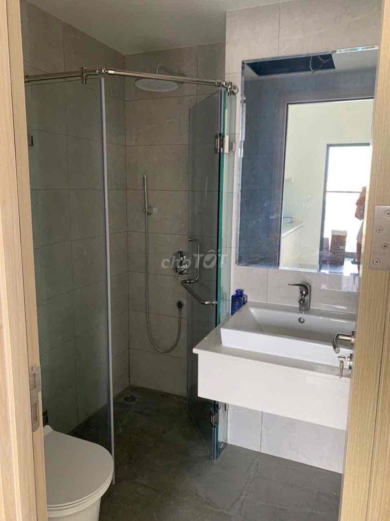 Rent the corner of two bedrooms, two Mini Garden toilets, D-Aqua Bến Bình Đông District 8 apartment.